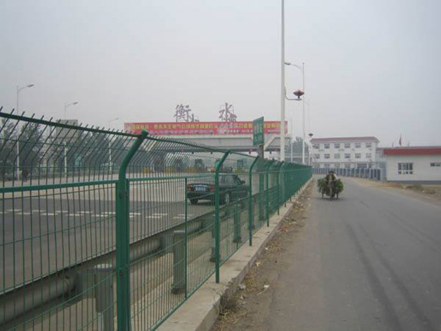 高速公路<a href=http://m.lhxxft.cn target=_blank class=infotextkey>護欄網(wǎng)</a>